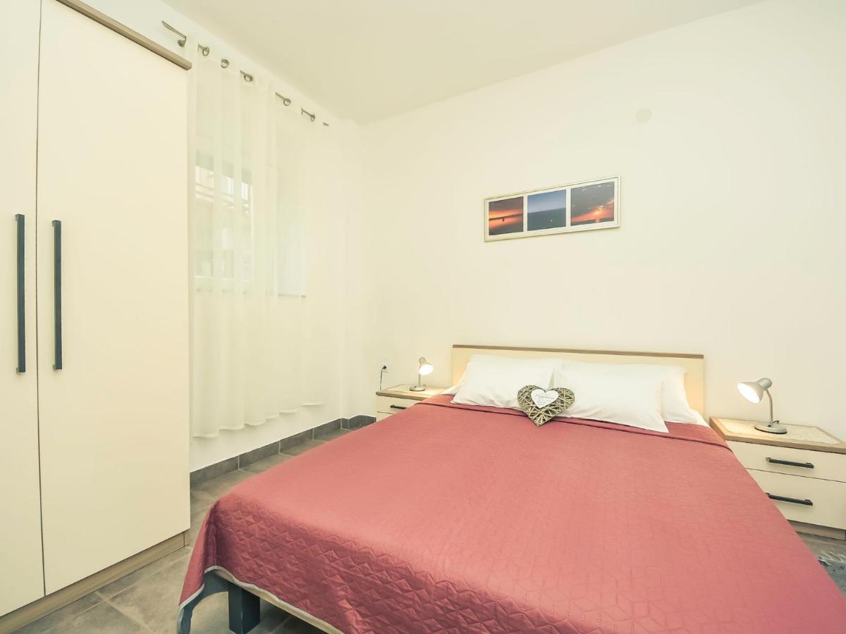 Apartment Snjezana-2 By Interhome Karlobag Εξωτερικό φωτογραφία